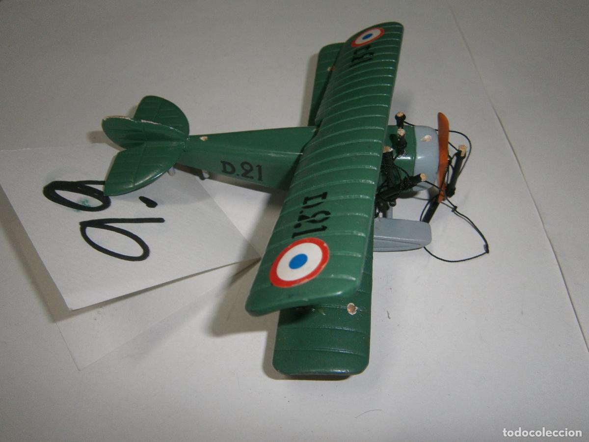 Kino: AVION ACROBATICO DE MADERA TAMA&Ntilde;O MEDIO +- 15 CM