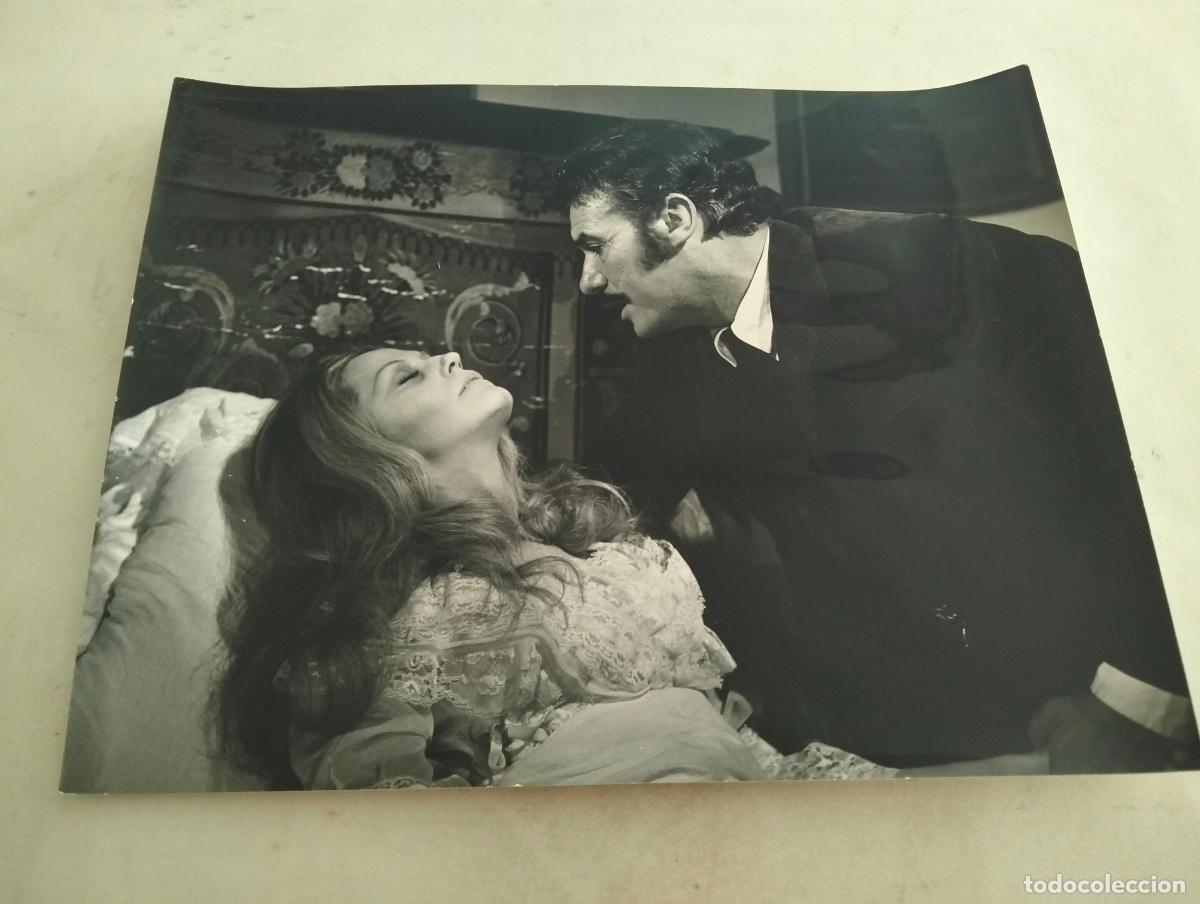 Cinema: FOTOGRAFIA PELICULA, NADA MENOS QUE TODO UN HOMBRE, ANALIA GADE Y PACO RAVAL, MEDIDAS 25 X 20 CM