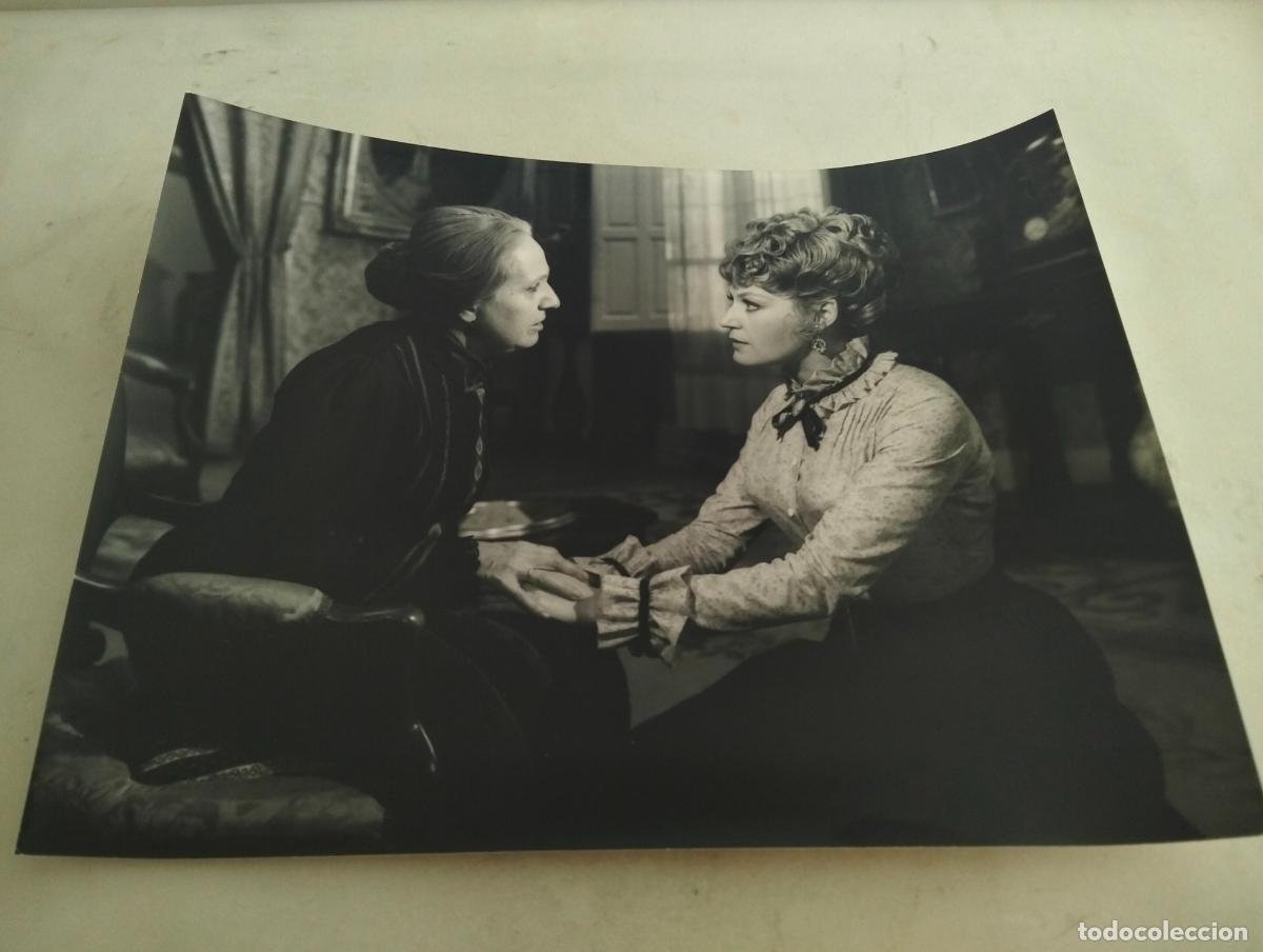 Cinema: FOTOGRAFIA PELICULA, NADA MENOS QUE TODO UN HOMBRE, ANALIA GADE Y LOLA LEMOS, MEDIDAS 25 X 20 CM