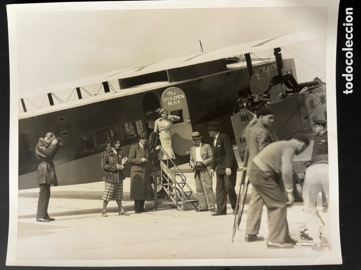 Cine: Foto original Paramount Rosita D&iacute;az Gimeno bajando del avi&oacute;n golden ray