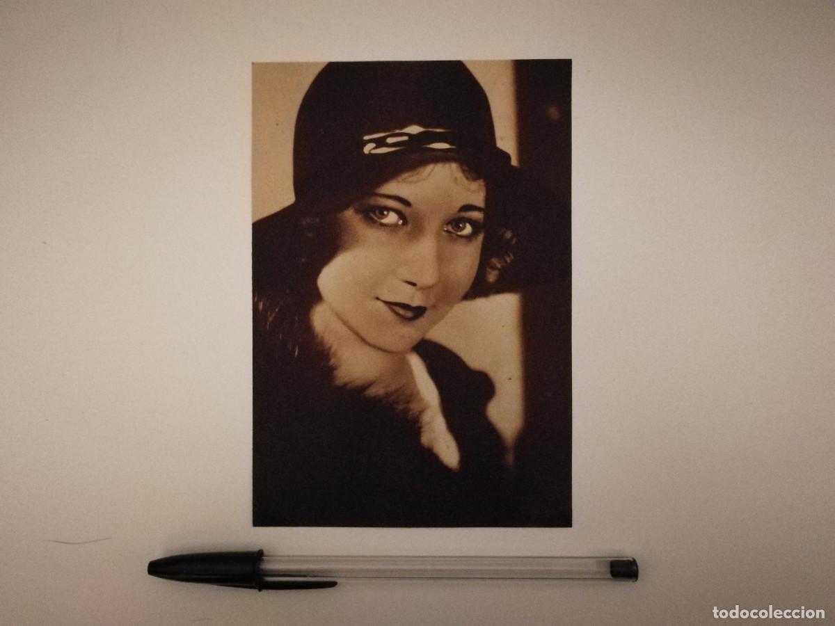 Cine: TARJETA ACARTONADA -10*15- Una Merkel