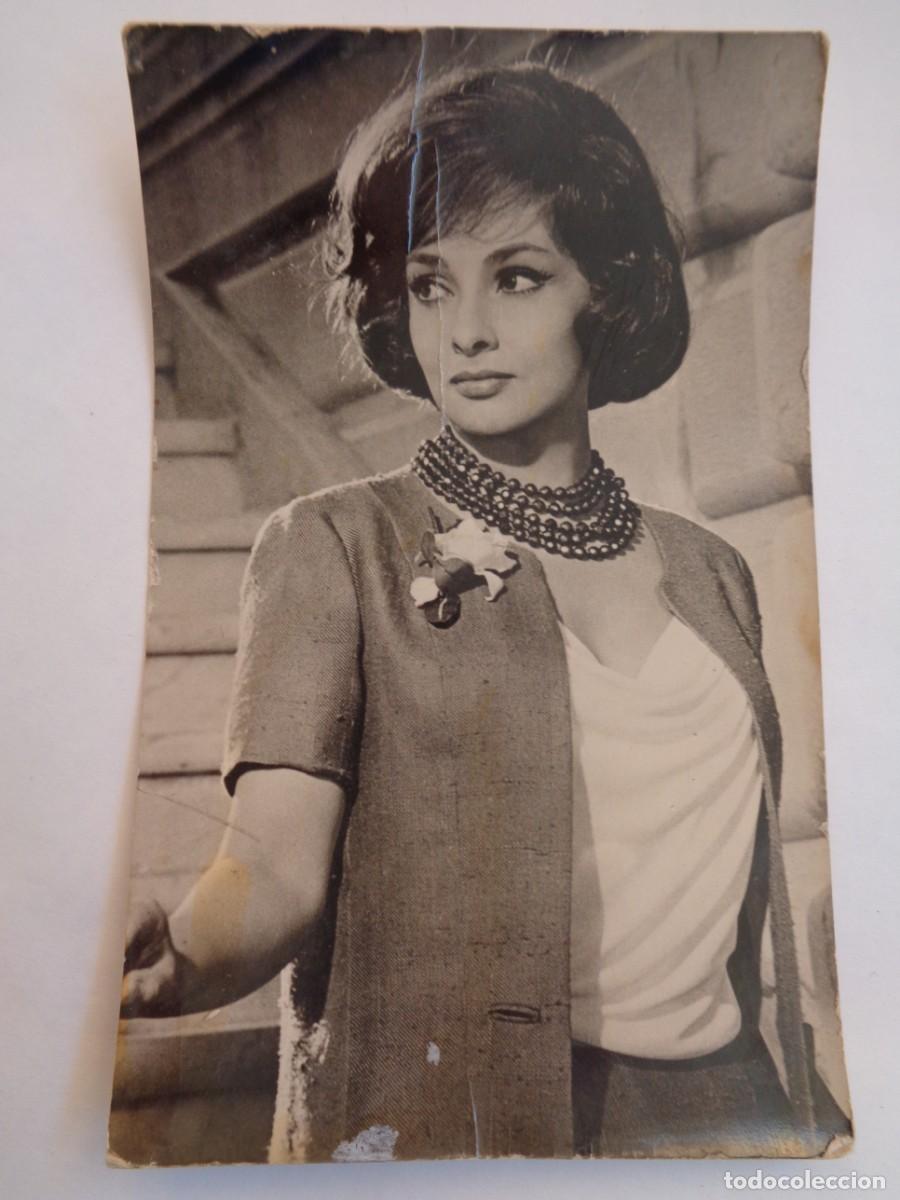 Cin&eacute;ma: FOTO-POSTAL DE GINA LOLLOBRIGIDA INTERPRETE DE &uml; CUANDO LLEGUE SEPTIEMBRE &uml; , UNIVERSAL. A&Ntilde;OS 50