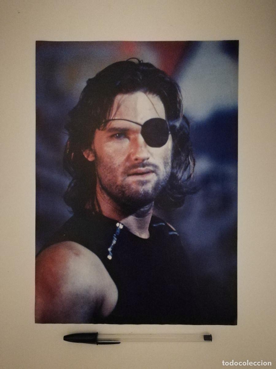 Cinema: LAMINA ACARTONADA -A4- 1997 Rescate en Nueva York - KURT RUSSELL