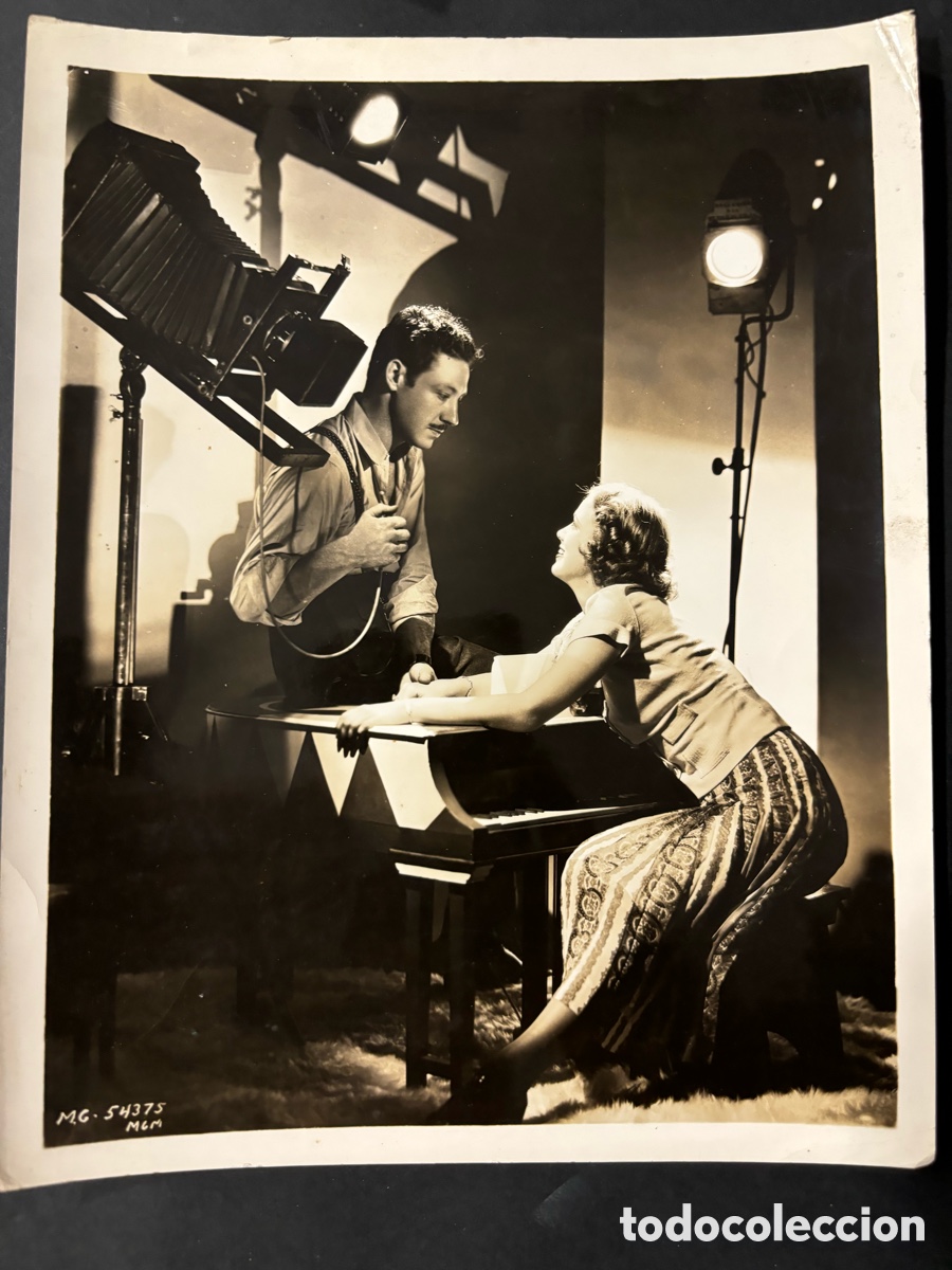 Cinema: Foto original MGM de Eleanor Powell y el fot&oacute;grafo Ted allan