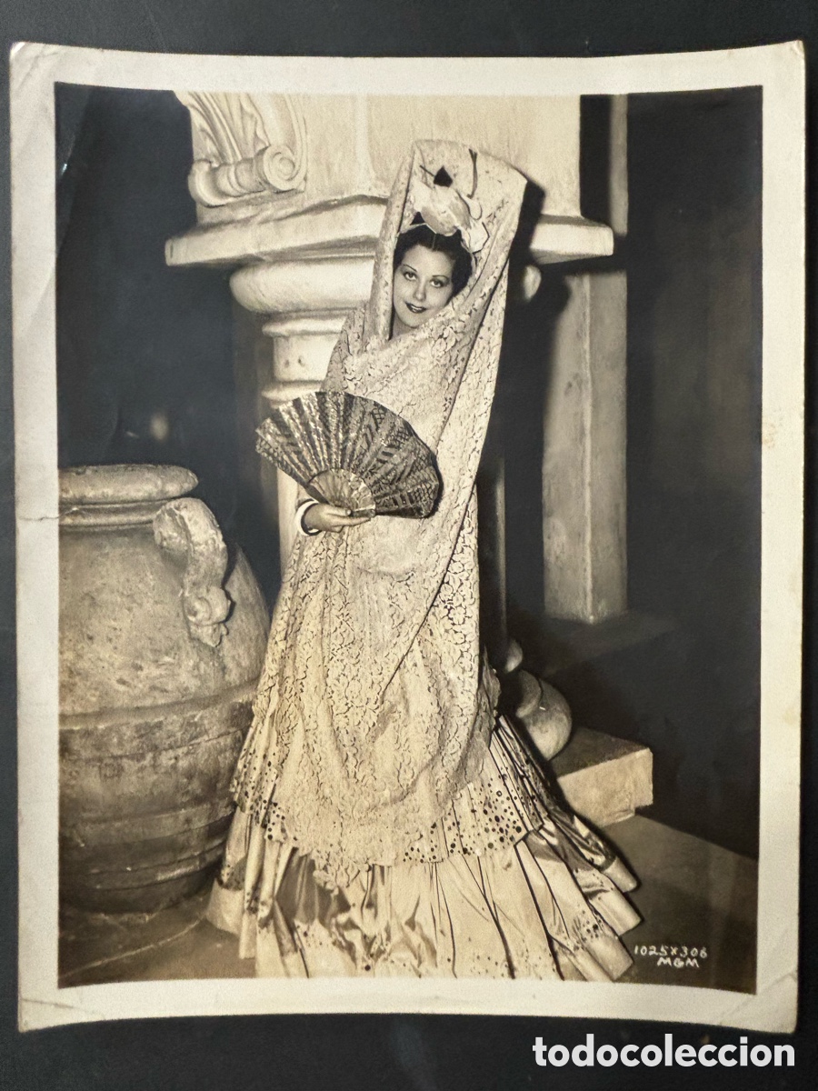 Cin&eacute;ma: Foto original MGM de actriz con peineta mantilla y abanico