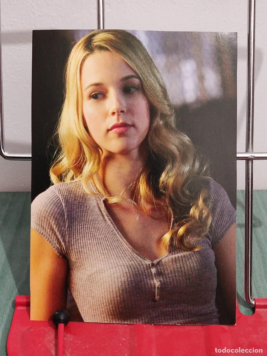 Cinema: Alona Tal . Ficha revista accion cine