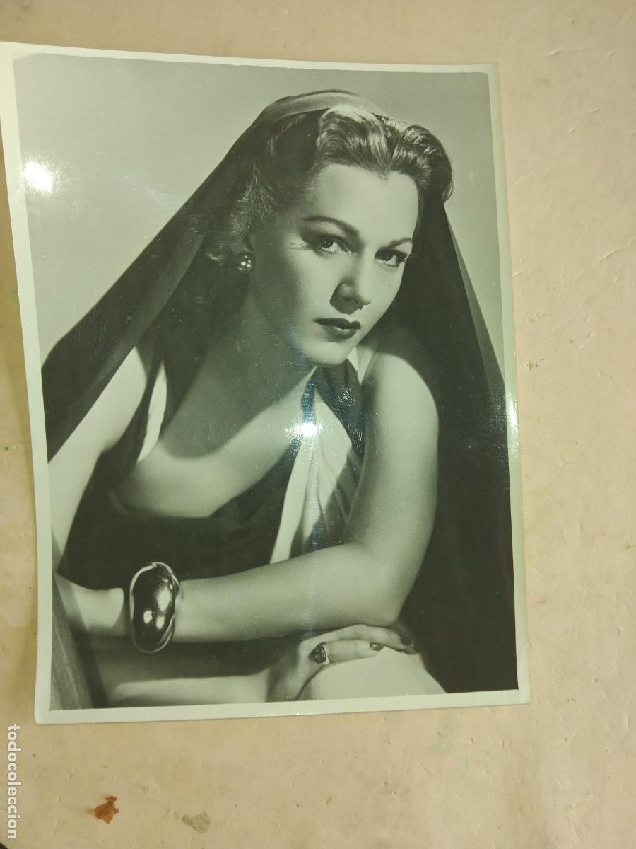 Cinema: FOTOGRAFIA DE MARIA MONTES. 24 X 18 CM.