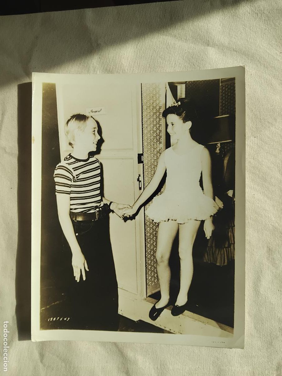 Cin&eacute;ma: FOTOGRAFIA DE CLAUDE JARMAN JR. EN UNA VISITA A MARGARET O&iexcl;BRIEN PARA LA REVISTA IMAGENES. 26 X 20