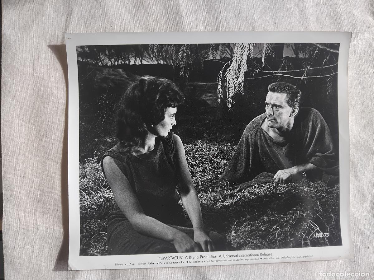 Cin&eacute;ma: FOTOGRAFIA DE KIRK DOUGLAS Y JEAN SIMMONS EN ESPARTACUS 25 X 29,50 CM