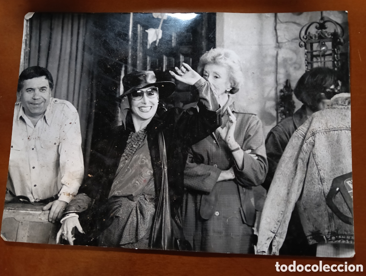 Kino: 1946 Press Photo Woman Thick Frame Glasses Spectacles ????