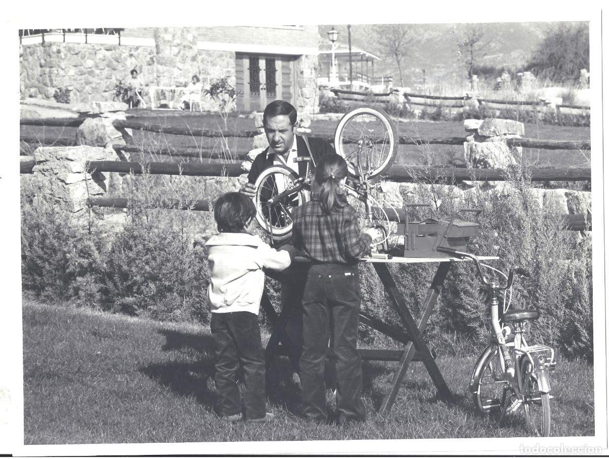 Kino: F35769 ALFREDO LANDA LAS VERDES PRADERAS bicicleta FOTO B/N ORIGINAL ESPA&Ntilde;OLA