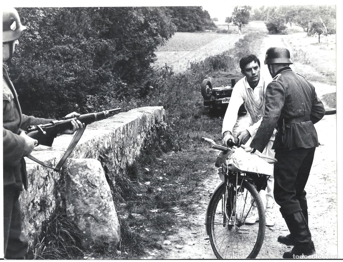 Cinema: F35772 ALAIN DELON ARDE PARIS RENE CLEMENT bicicleta FOTO B/N ORIGINAL ESPA&Ntilde;OLA