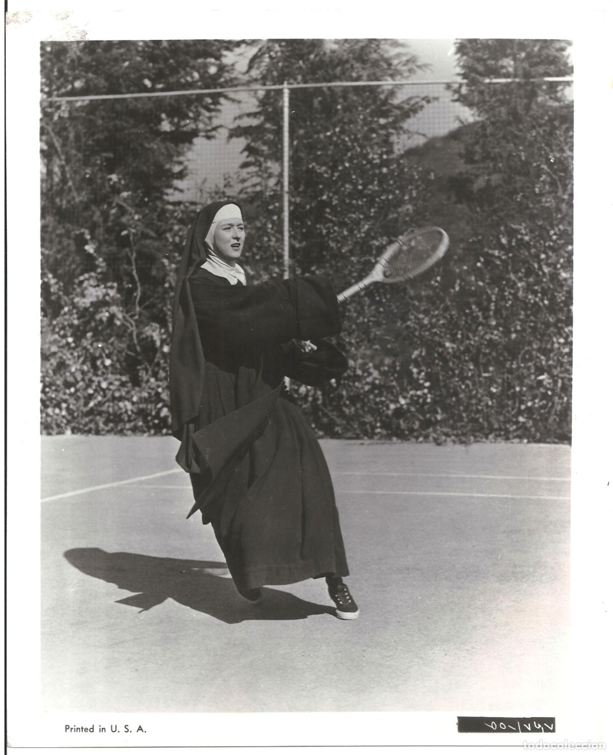 Kino: F35907 CELESTE HOLM HABLAN LAS CAMPANAS monja tenis FOTO B/N ORIGINAL AMERICANA