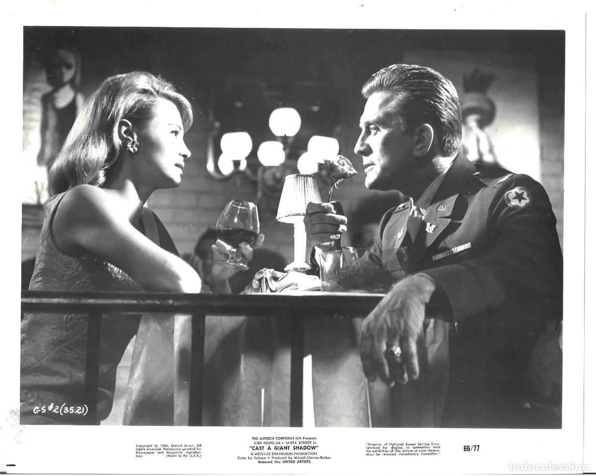 Kino: F35915 KIRK DOUGLAS ANGIE DICKINSON LA SOMBRA DE UN GIGANTE FOTO B/N ORIGINAL AMERICANA