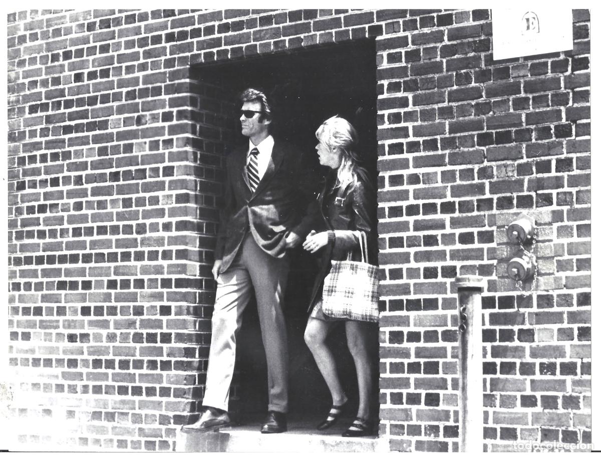 Kino: F35966 CLINT EASTWOOD HARRY EL SUCIO FOTO B/N ORIGINAL ESPA&Ntilde;OLA