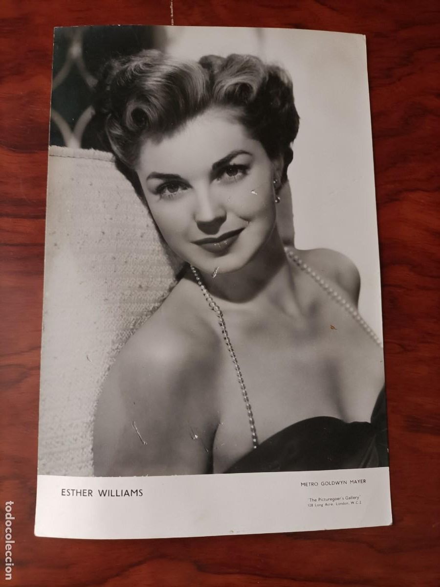Kino: FOTO ORIGINAL DE LA ACTRIZ ESTHER WILLIAMS, MERO GOLDWYN MAYER. 23X15 C.M. VER DORSO.