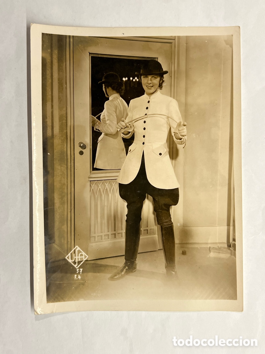 Kino: UFA. Jonny, haute-couture (1935) Jonny, haute-couture &bull; Direcci&oacute;n. Serge de Poligny,