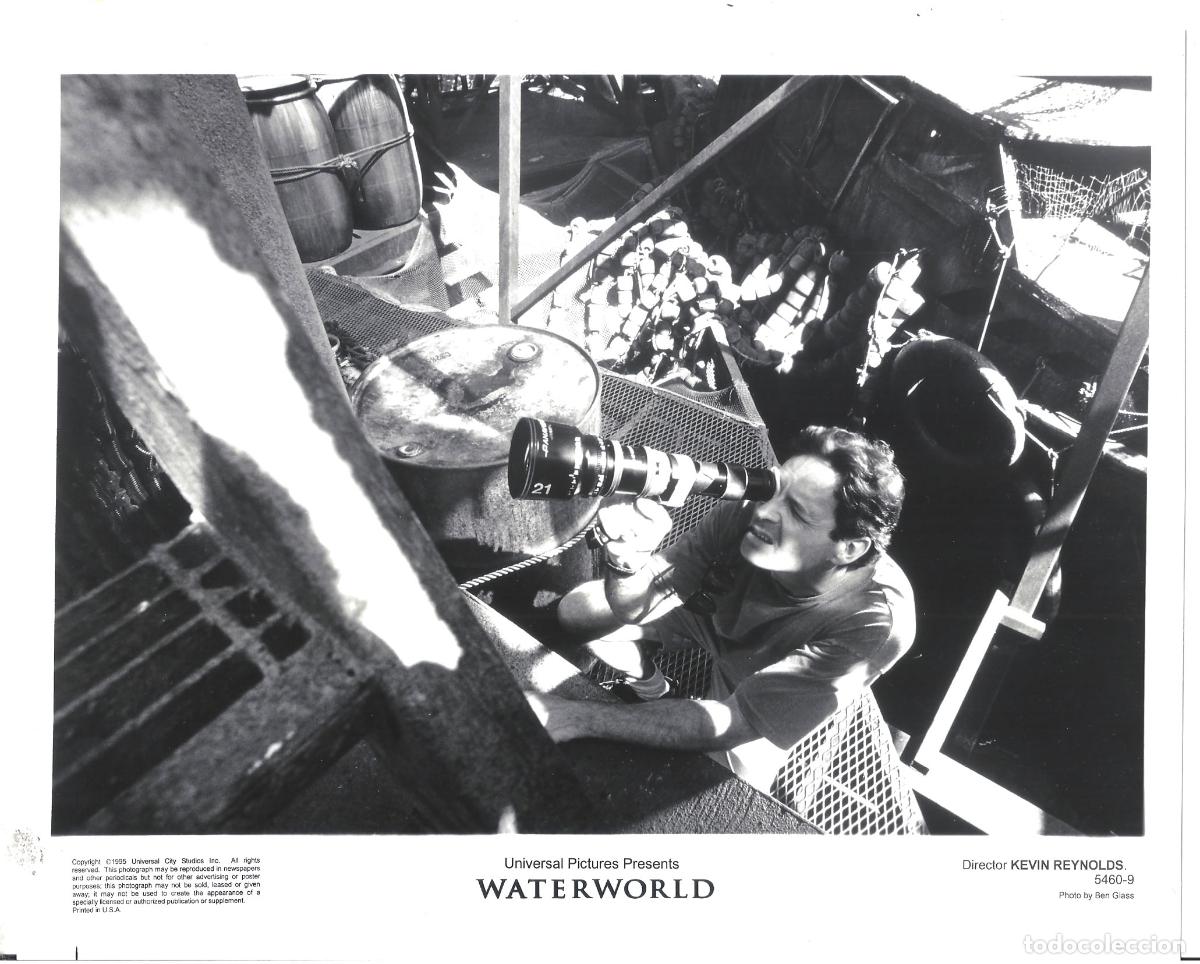 Cinema: F36180 KEVIN REYNOLDS DIRECTOR WATERWORLD FOTO B/N ORIGINAL AMERICANA FOT. BEN GLASS