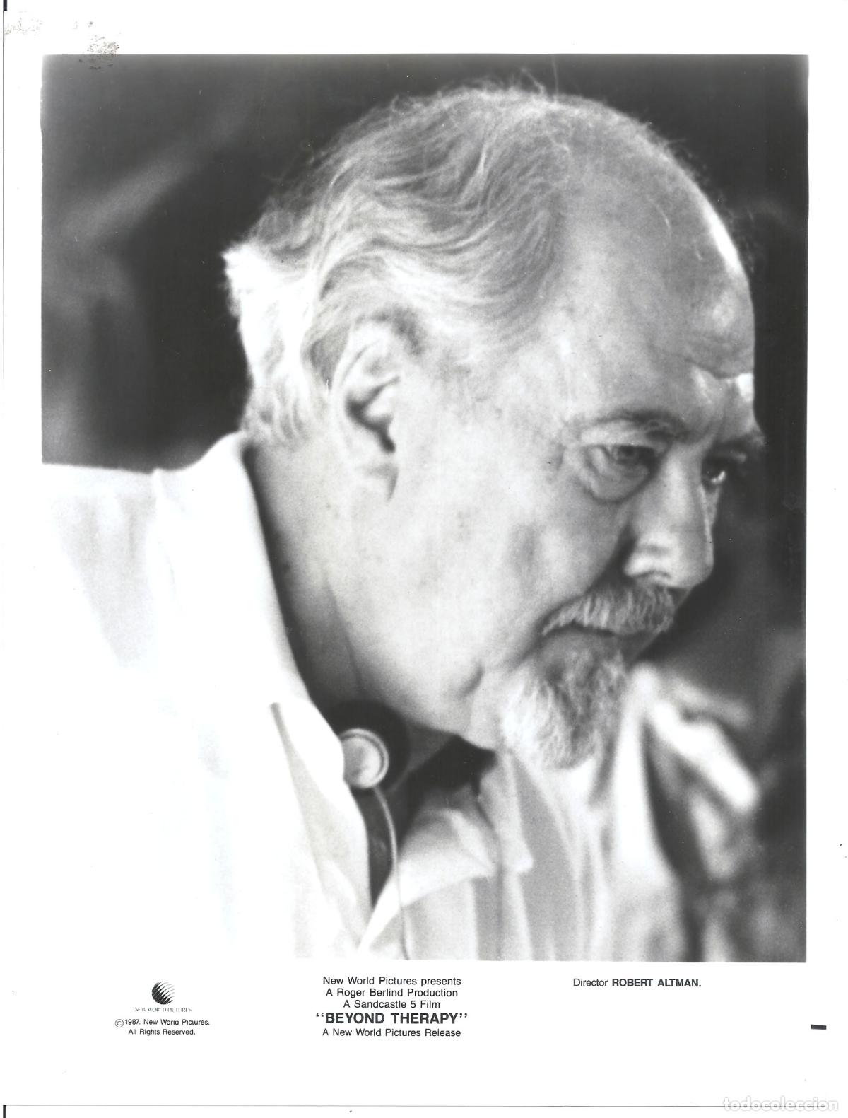 Cinema: F36196 ROBERT ALTMAN DIRECTOR TRES EN UN DIVAN FOTO B/N ORIGINAL AMERICANA