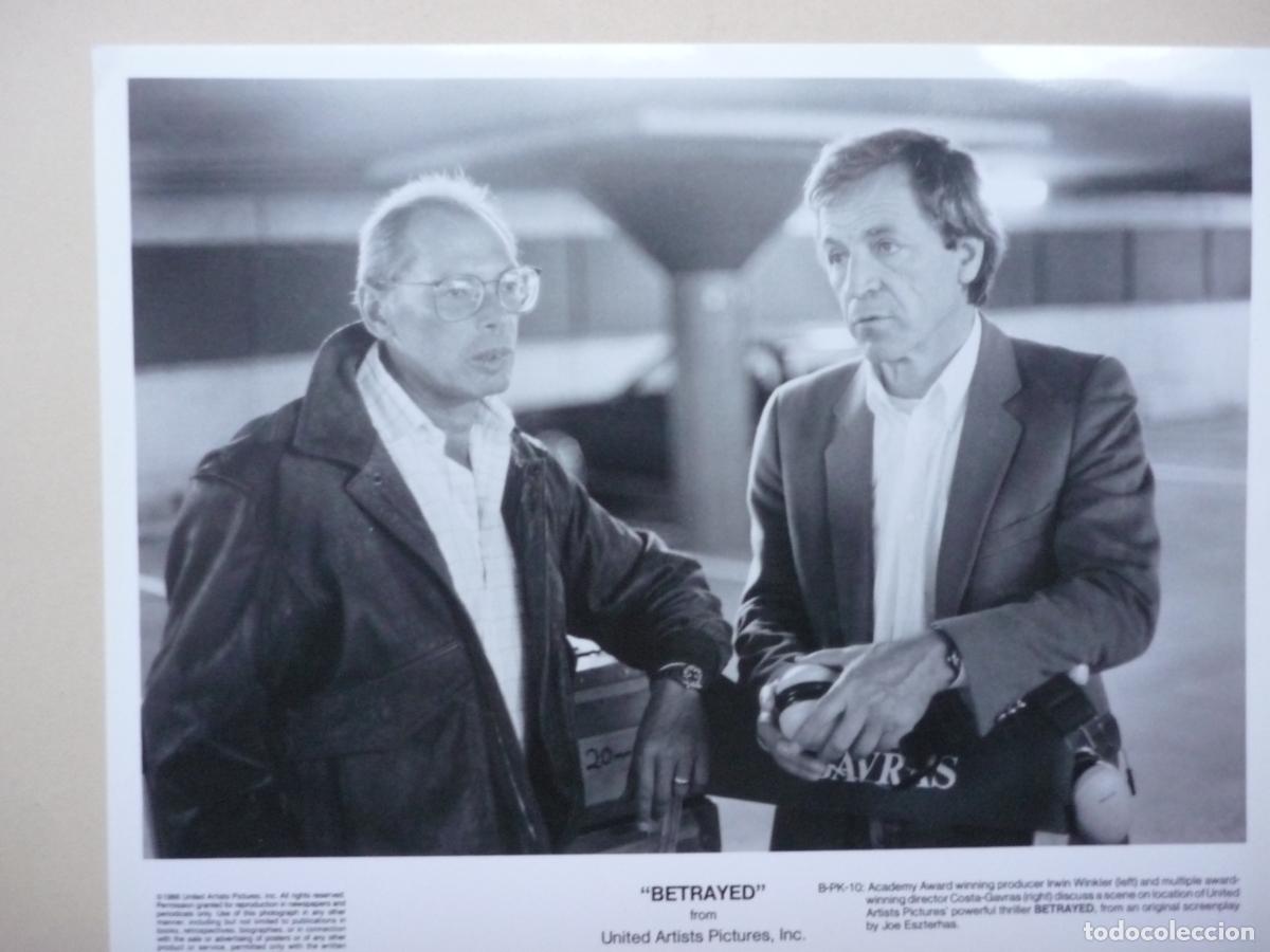 Cinema: costa gavras - foto original b/n - director de cine filmmaker - betrayed - irwin winkler producer