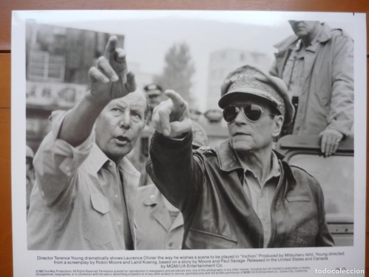 Kino: terence young - foto original b/n - cinema filmmaker - inchon - laurence olivier