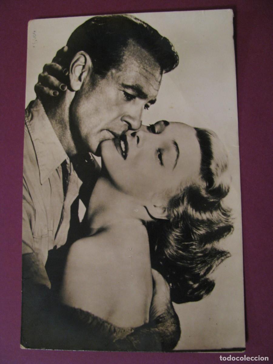 Cine: POSTAL FOTOGR&Aacute;FICA PATRICIA NEAL Y GARY COOPER EN EL MANANTIAL. PROA 513. ESCRITA 1950