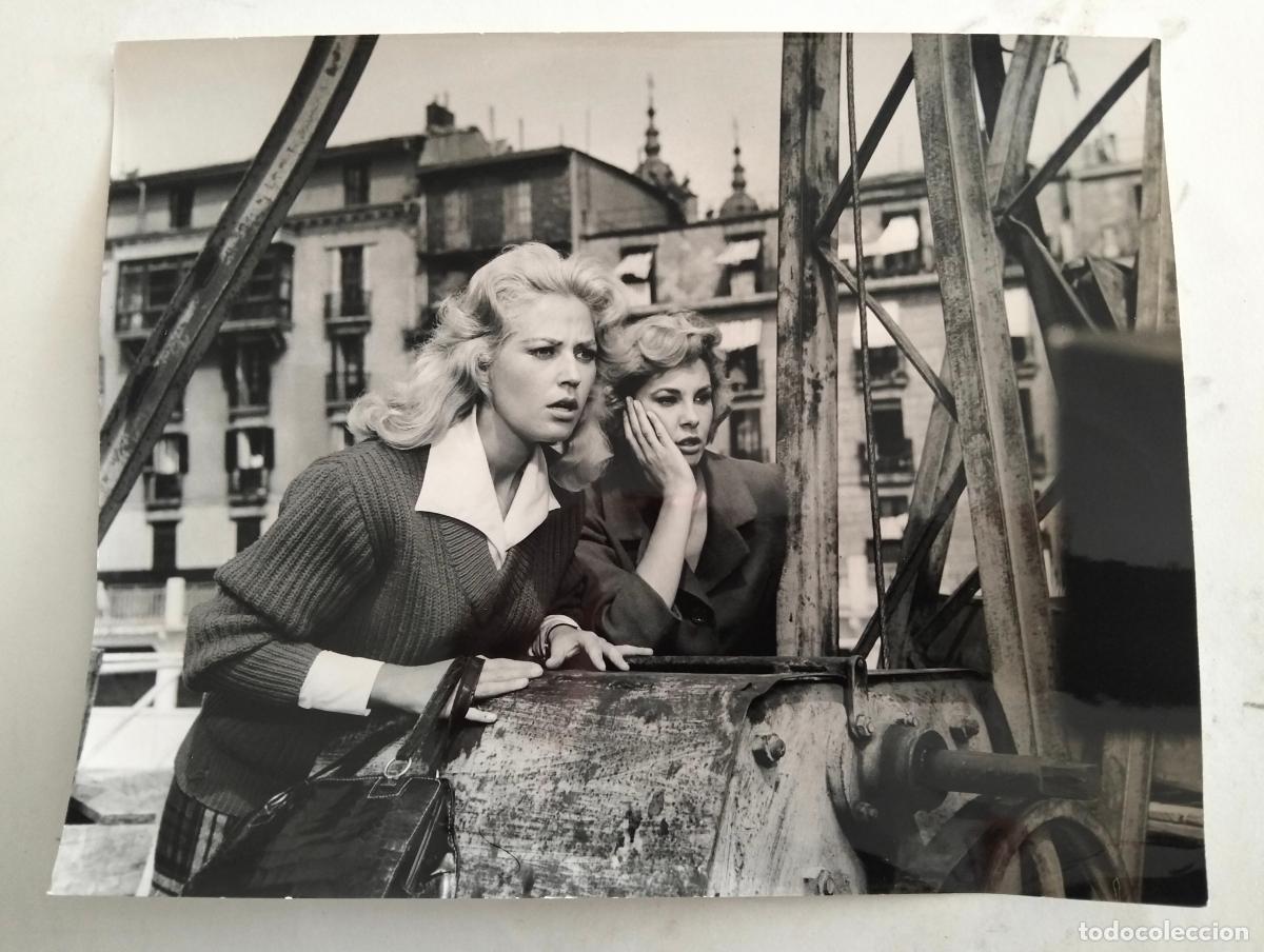 Cinema: FOTOGRAFIA PELICULA LUNA DE VERANO, CON ANALIA GADE Y LAURA VALENZUELA