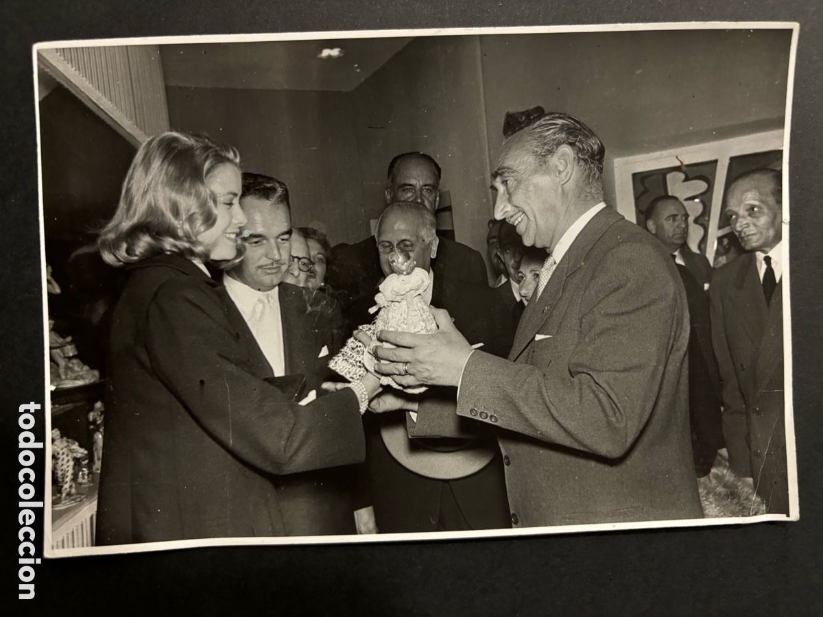 Cine: Foto original de Grace kelly y rainiero de M&oacute;naco visita a valencia tienda Lladr&oacute; 1956