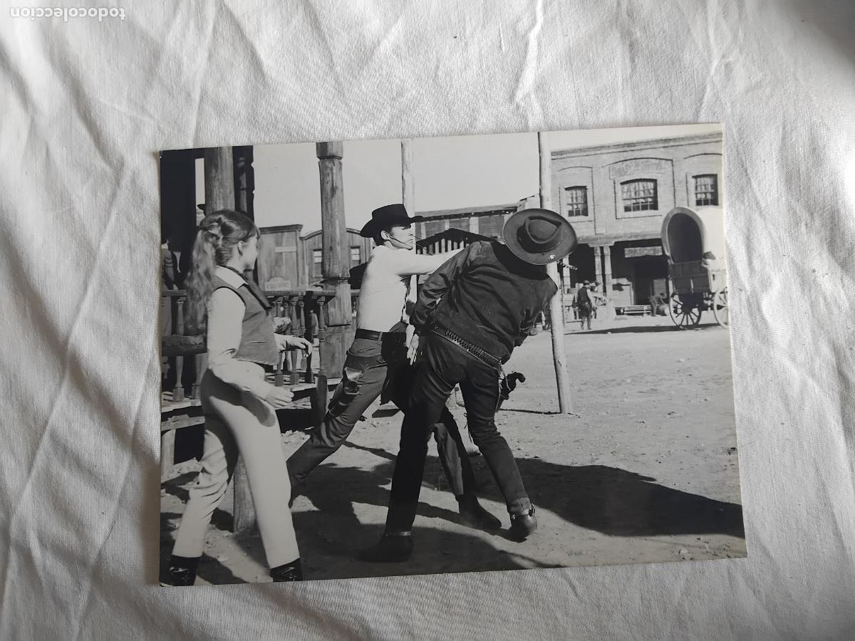 Cin&eacute;ma: FOTO DE DOS PISTOLAS GEMELAS. PILI Y MILI. SEAN FLYNN.