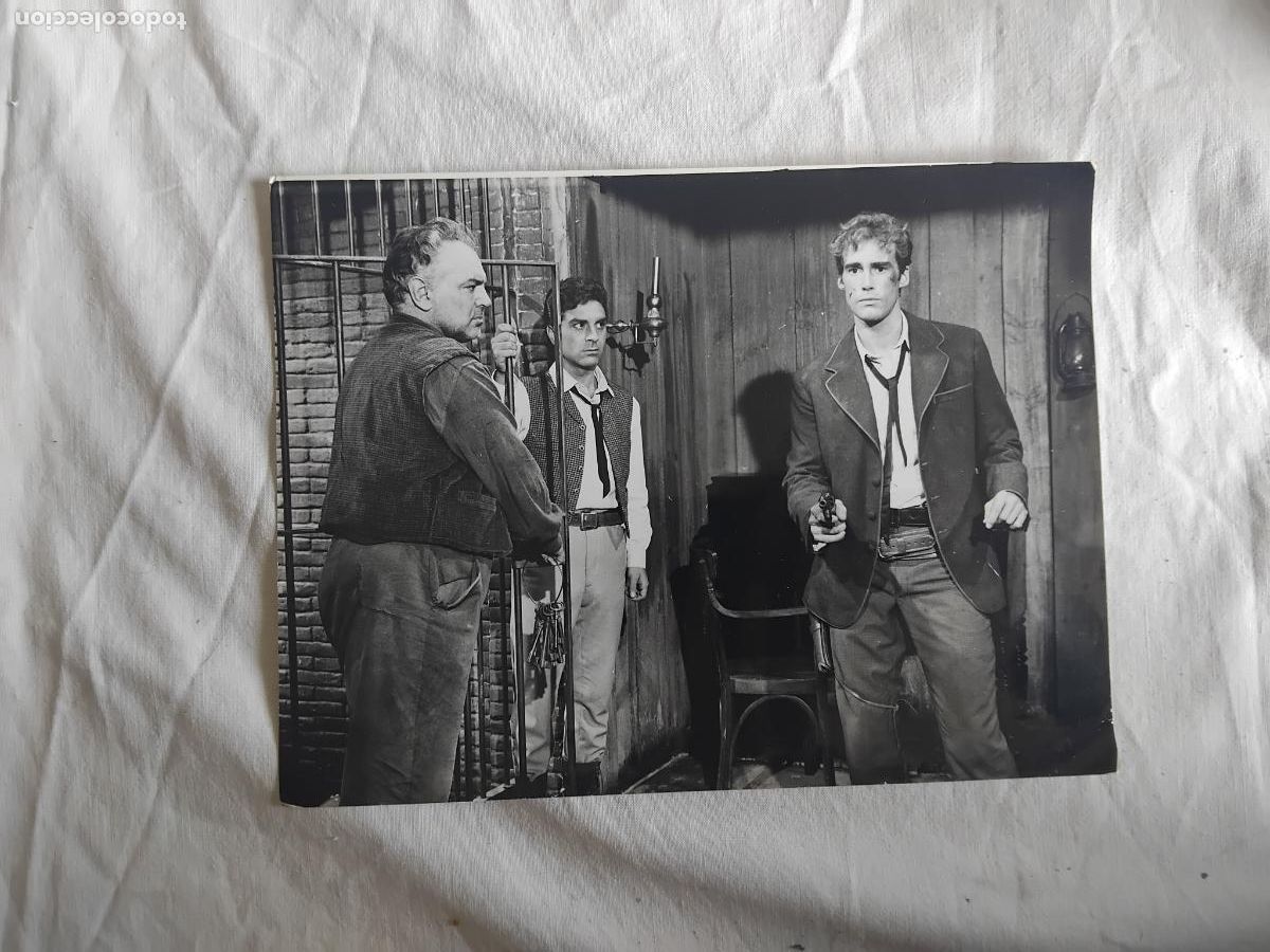 Cin&eacute;ma: FOTO DE DOS PISTOLAS GEMELAS. PILI Y MILI. SEAN FLYNN.