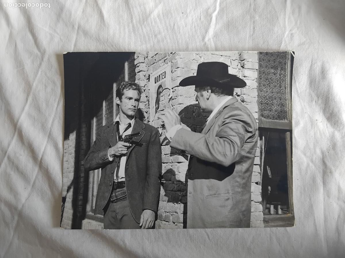 Cin&eacute;ma: FOTO DE DOS PISTOLAS GEMELAS. PILI Y MILI. SEAN FLYNN.