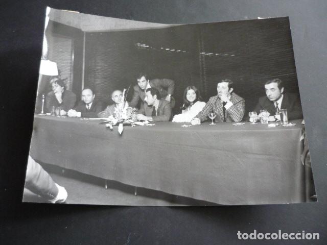 Kino: SIMON ANDREU ACTOR CON ELENCO PELICULA EL COMPLOT ANTIGUA FOTOGRAFIA 24 X 18 CM