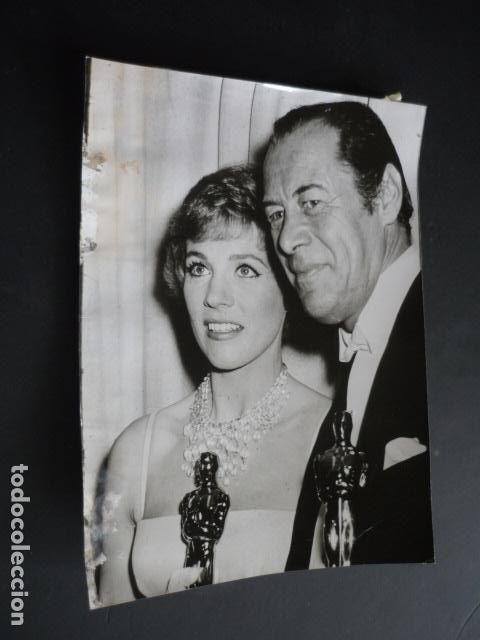 Cin&eacute;ma: REX HARRISON CON JULIE ANDREWS ANTIGUA FOTOGRAFIA 24 X 18 CM