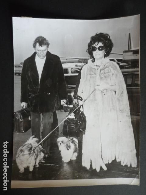 Cine: RICHARD BURTON Y LIZ TAYLOR ACTORES ANTIGUA FOTOGRAFIA 15 X 20 CM