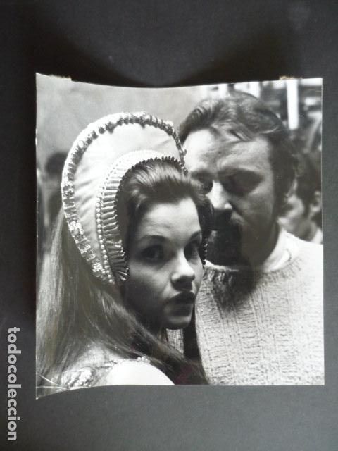 Kino: RICHARD BURTON CON GENEVIEVE ACTORES ANTIGUA FOTOGRAFIA 18 X 19 CM