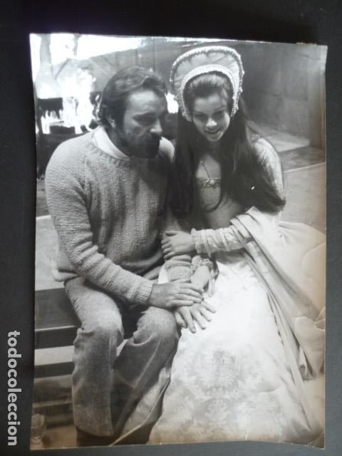 Cine: RICHARD BURTON CON GENEVIEVE ACTORES ANTIGUA FOTOGRAFIA 30 X 24 CM