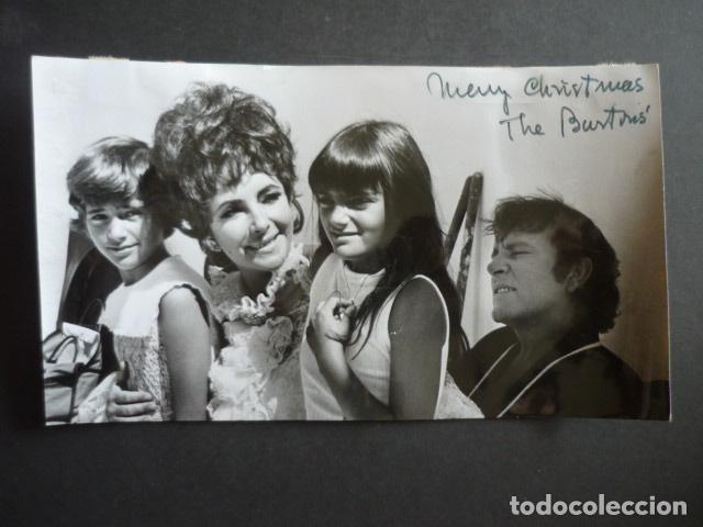 Kino: RICHARD BURTON CON LIZ TAYLOR ACTORES FIRMA AUTOGRAFA ANTIGUA FOTOGRAFIA 13 X 23 CM