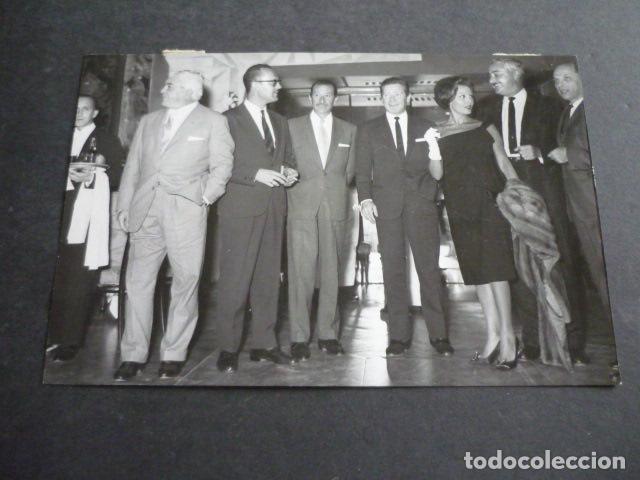 Cinema: RICHARD TODD ACTOR CON PAQUITA RICO 1961 ANTIGUA FOTOGRAFIA 18 X 13 CM