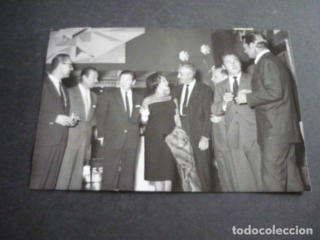 Cinema: RICHARD TODD ACTOR CON PAQUITA RICO 1961 ANTIGUA FOTOGRAFIA 18 X 13 CM