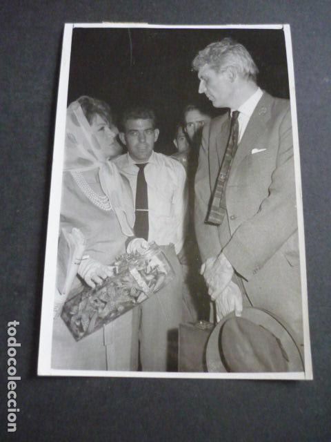 Kino: REGINALD KERMAN ACTOR CON SARA MONTIEL ANTIGUA FOTOGRAFIA 12 X 17 CM