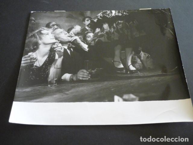 Cine: PETER FINCH ACTOR CON ROMY SCHNEIDER ANTIGUA FOTOGRAFIA 18 X 24 CM