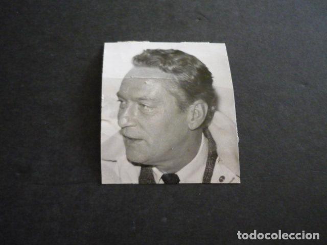 Cine: PETER FINCH ACTOR CON ROMY SCHNEIDER ANTIGUA FOTOGRAFIA 5 X 7 CM