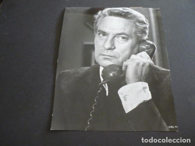 Cinema: PETER FINCH ACTOR ANTIGUA FOTOGRAFIA 18 X 24 CM