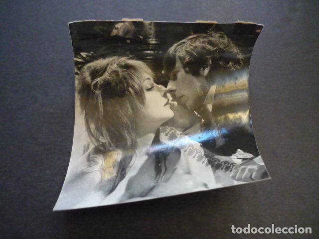 Cin&eacute;ma: SHARON TATE ACTRIZ CON ROMAN POLANSKI ANTIGUA FOTOGRAFIA 14 X 12 CM