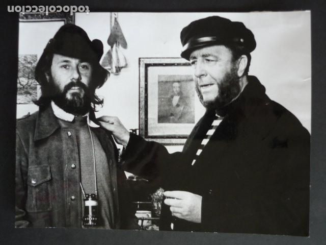 Cinema: JUAN DE ORDU&Ntilde;A Y VICTOR MANUEL ACTORES EN AL DIABLO CON AMOR ANTIGUA FOTOGRAFIA 18 X 24 CM