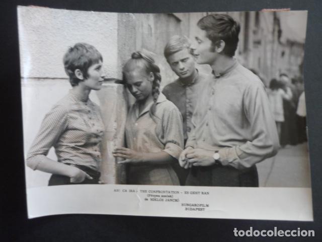 Cine: ESCENA PELICULA THE CONFRONTATION ANTIGUA FOTOGRAFIA 12 X 18 CM