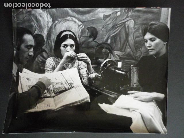 Kino: ESCENA PELICULA EL HOMBRE OCULTO JULIA SERRANO Y CARLOS OTERO ACTORES ANTIGUA FOTOGRAFIA 15 X 10 CM