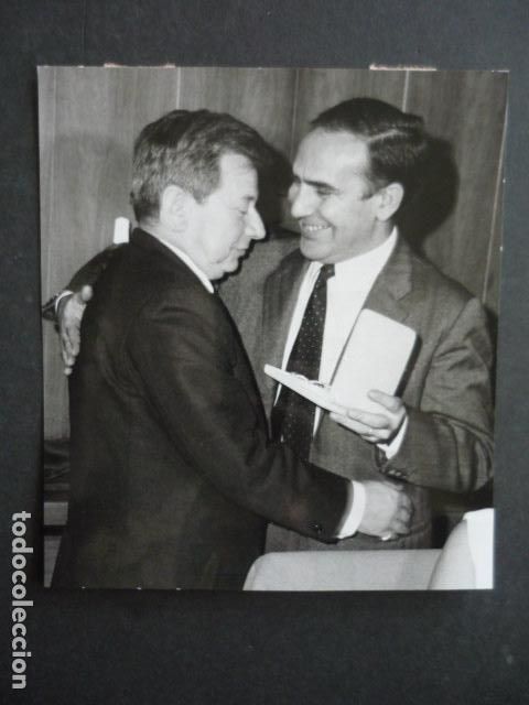 Cine: ARTHUR KAPS Y JUAN ROSON PRODUCTORES ANTIGUA FOTOGRAFIA 13 X 12 CM