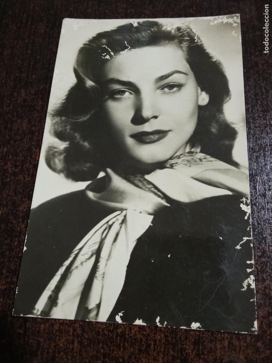 Cine: Lauren Bacall.Postal de la bella actriz.