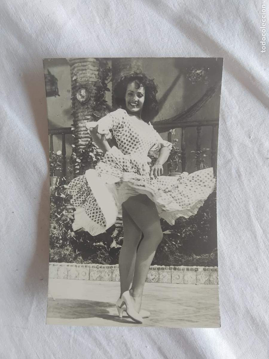Cine: FOTO POSTAL CARMEN SEVILLA EN UNA AVENTURA PARA DOS. ARCHIVO BERMEJO.